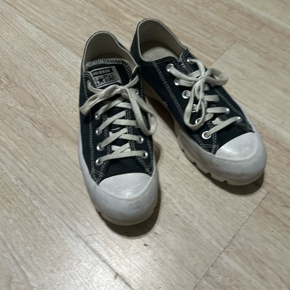 Lugged low top black Converse women's size 9 - Picture 1 of 4